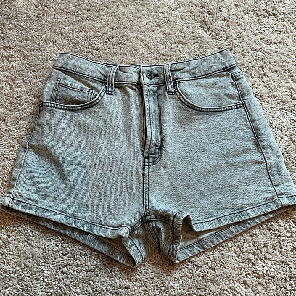 Wild fable grey acid wash jean shorts size 4